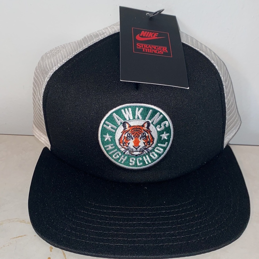 NIKE X STRANGER THINGS RETRO MESH SNAPBACK